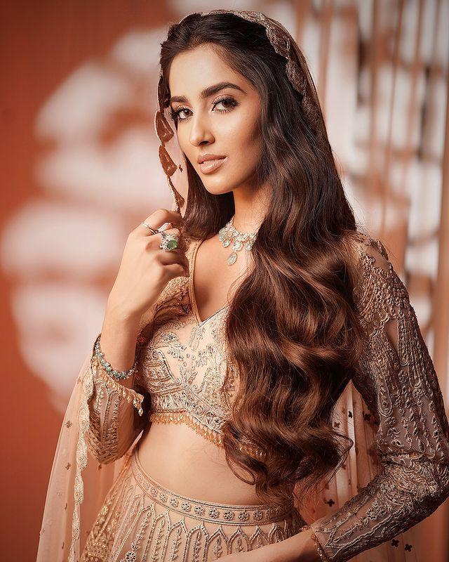 OnlyHeroines's tweet photo. #SimratKaur 💝 https://t.co/9fAjHuzKD9