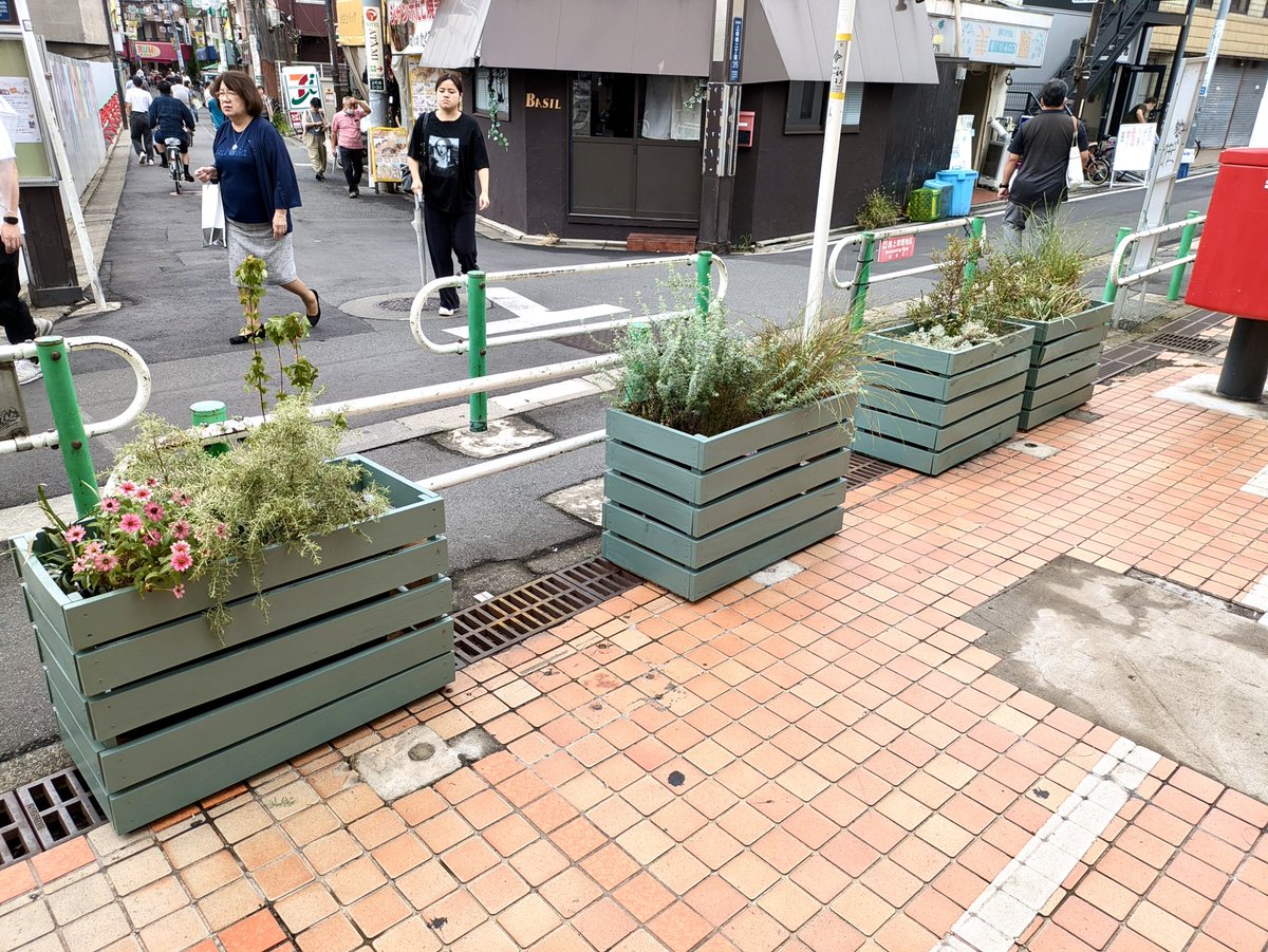 OttOdesign_2016's tweet photo. 上板橋駅前にあるプランターのお手入れに行きます!
一緒に土いじりやりたい方はぜひ
お気軽にお声掛けください
10/28(月)9:30から1時間程度
#かみいたね #上板橋 #プランターお手入れ #landscape#ランドスケープ #ottodesign #オットーデザイン https://t.co/ewAFFSOfmR