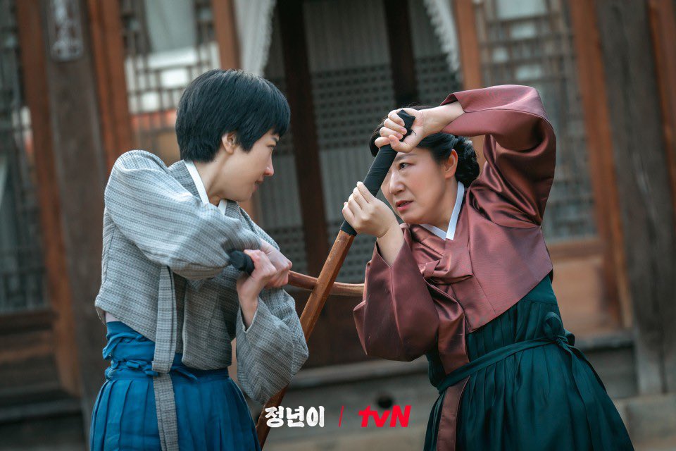 Ramiran_FCN's tweet photo. 🩵🩵 <정년이> 현장포토.
cr.tvn

#라미란 #罗美兰 #ramiran 
#정년이 #正年 https://t.co/Hp9D0Hqy7j