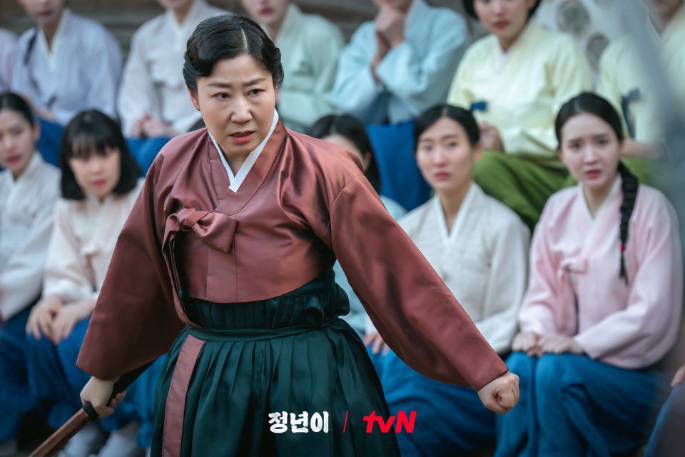 Ramiran_FCN's tweet photo. 🩵🩵 <정년이> 현장포토.
cr.tvn

#라미란 #罗美兰 #ramiran 
#정년이 #正年 https://t.co/Hp9D0Hqy7j