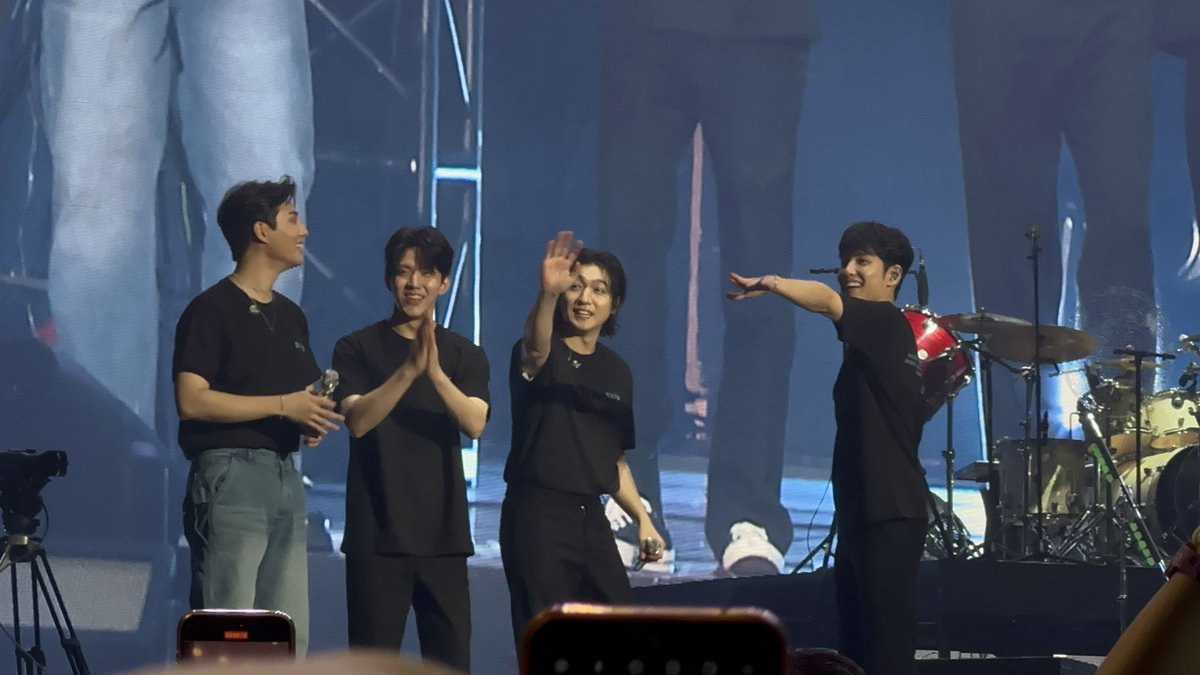 our_kittypaws's tweet photo. It was all worth it, from the concert in Kuala Lumpur to Jakarta. Thank You for amazing show, as always uri Day6!🤘🏻🔥 @day6official , these moments have become pages that we can read back again✨ https://t.co/M1GAj3CVzf