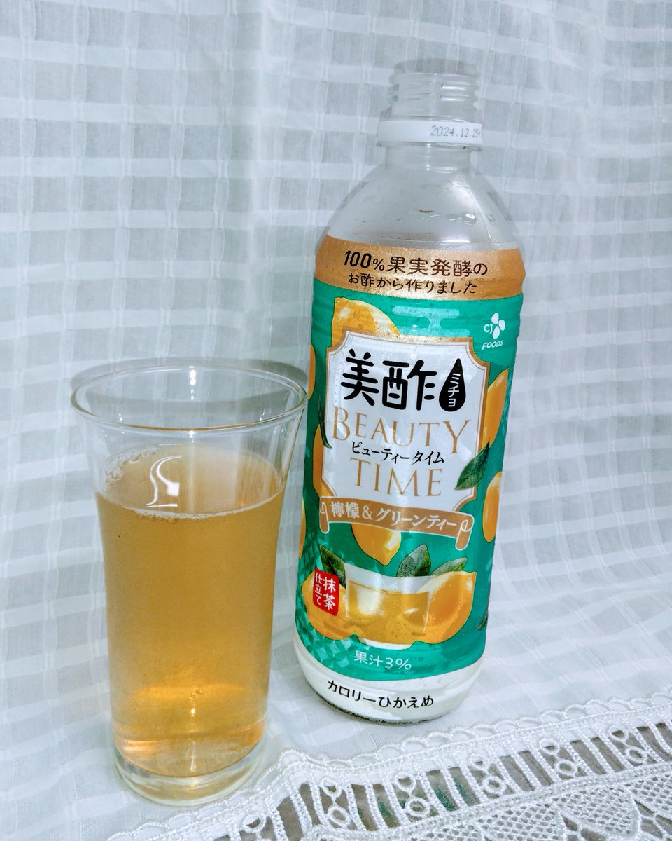 sakudaika's tweet photo. 果実（レモン）発酵のお酢にグリーンティとか想像がつかなすぎる飲み物だったけど　ちゃんとお茶の渋みを感じるしさっぱりしていて予想外においしかった

#プロモーション #CJFOODJAPANから提供いただきました #RSPに参加しました #rsp104thlive #サンプル百貨店 ＃美酢 #美酢習慣 https://t.co/P54jcTl5il