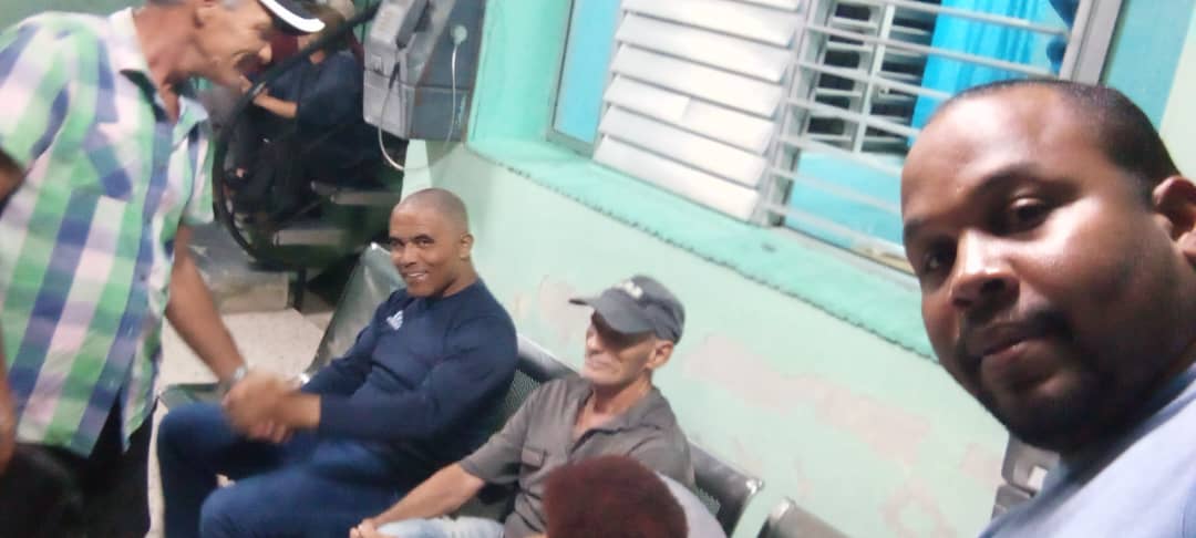 santoya_ramirez's tweet image. #Cuba 🇨🇺
El Consejo de #Defenza de #CampoFlorido de #HabanaDelEste está activado con la presencia de directivos del Policlínico, Cuadros, Cooperativas y la PNR
#UnidosXCuba
#LaHabanaViveEnMí