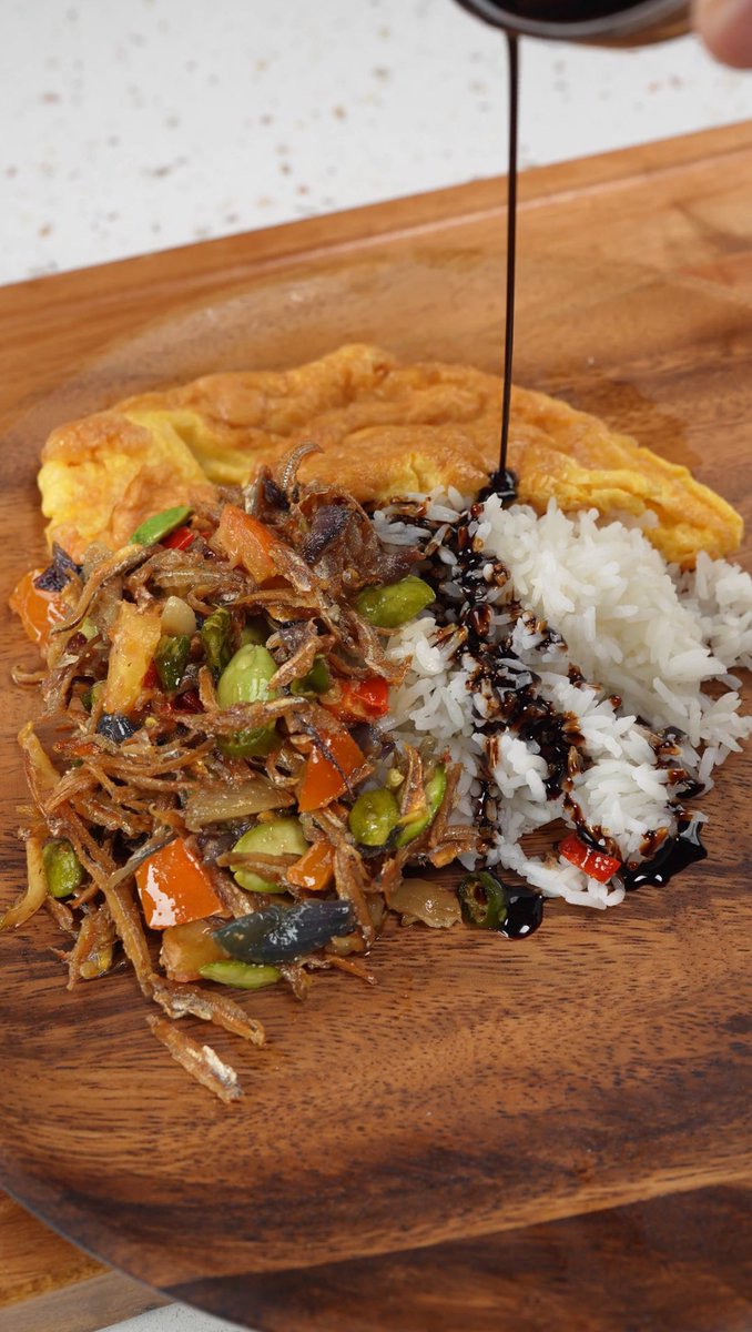 CheSayang_'s tweet photo. Menu musim hujan seterusnya, ikan bilis garing + petai. Makan dengan telur dadar dan kicap pun dah sedap. Selamat mencuba 😁 https://t.co/CbQsOAYwux