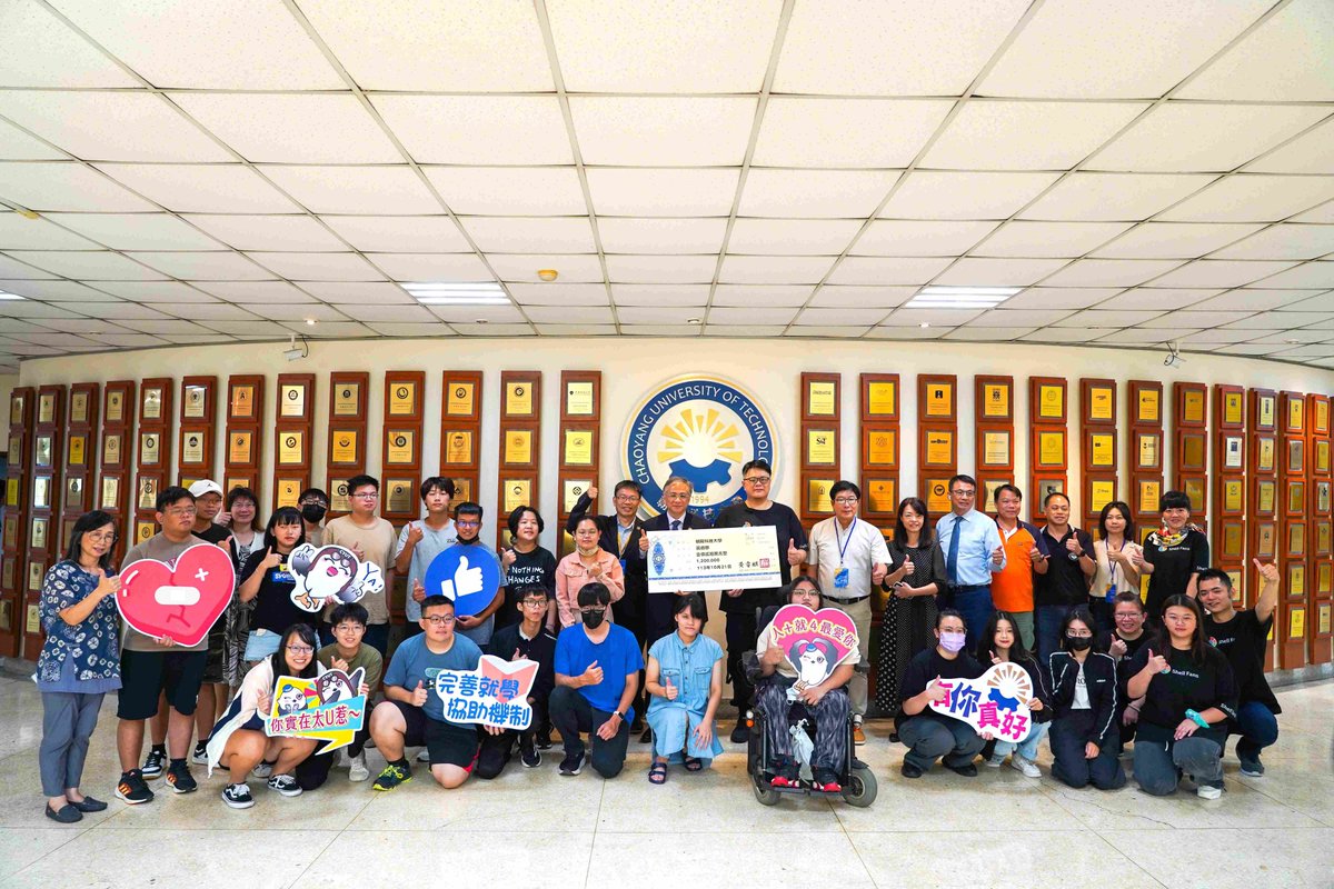 CYUT_official's tweet image. We sincerely thank Kirin, a hearing-impaired entrepreneur &amp;amp; CYUT alumnus, for his generous NT$1.2 million donation to support scholarships for disadvantaged students and enhance campus accessibility. Let&apos;s give him a big round of applause! @CYUT_official #alumnigivingback