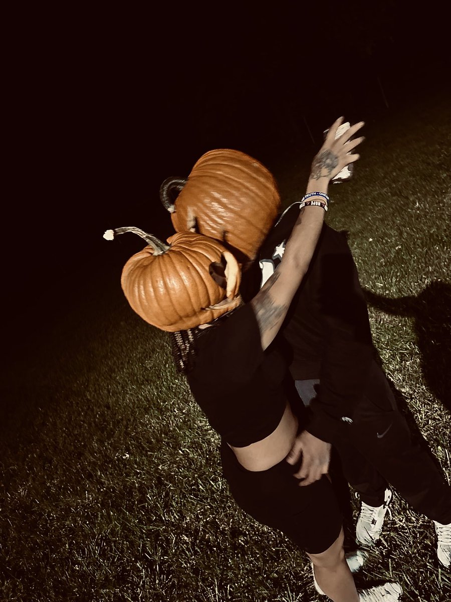 PeachesReid1's tweet photo. Me and my BOO👻🎃 https://t.co/pP6JypIiV0