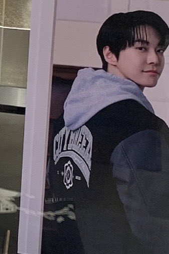 doiemp3's tweet photo. WELCOME BACK FROM YOUR ENLISTMENT JEONG SIHO https://t.co/6xydcE2SGO
