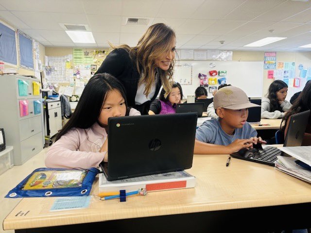 Dr. Emy Flores (@emyflores5) on Twitter photo It’s always a wonderful week when I get to start it at one of our schools. It’s especially great when I get to interact with our <a href="/HollencrestMS/">Hollencrest Middle School</a> students♥️. Thank you, Huskies for sharing your learning with me♥️. It’s always a wonderful week when I get to start it at one of our schools. It’s especially great when I get to interact with our <a href="/HollencrestMS/">Hollencrest Middle School</a> students♥️. Thank you, Huskies for sharing your learning with me♥️.