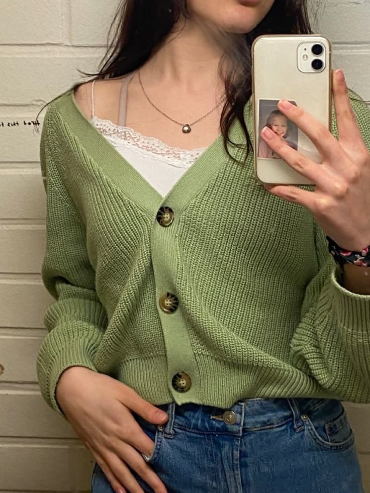 lovyutusomuch's tweet image. rainbow cardigan idea for dresscode 🌈☁️ 

a thread ——