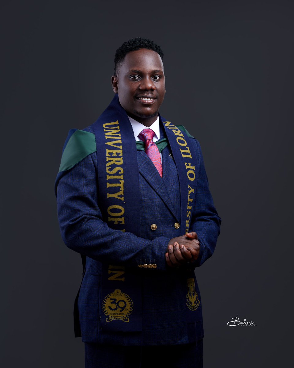 Uncle_Mikky's tweet image. Dare to Dream (DTD): The Chronicles of a “mad man” who registered for his UTME in his NYSC uniform
@UnilorinNGR 

A thread