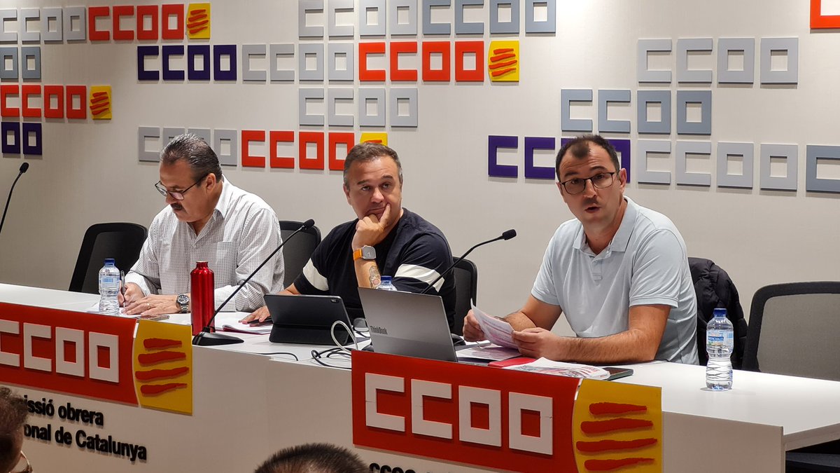 FICCOOCat's tweet photo. Avui omplim de gom a gom la sala d'actes de @ccoocatalunya per explicar el preacord assolit al #ConvenioQuímica als delegats i delegades del sector a Catalunya, amb el company  @CanetVicente https://t.co/nrgcJj1pHH
