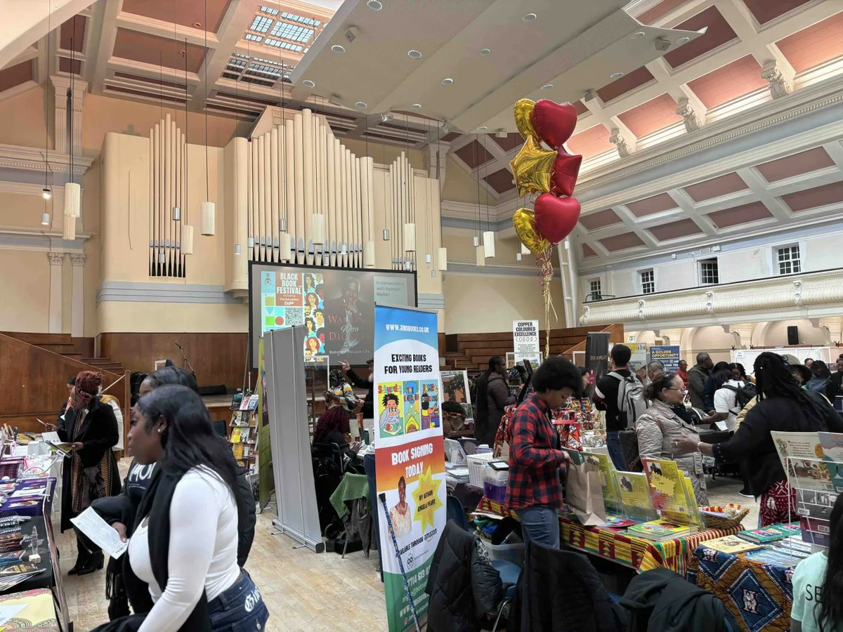 ellasmithnews's tweet photo. Celebrating diversity at the Black Book Festival  

Read the full story here: https://t.co/lZFFNzWozT… 

✍️ Words by: @ellasmithnews

📷: @ellasmithnews

#Lewisham #Goldsmiths #Blackbookfestival #Diversity
@GoldsmithsUoL @simoneducation https://t.co/4181eIDdEA