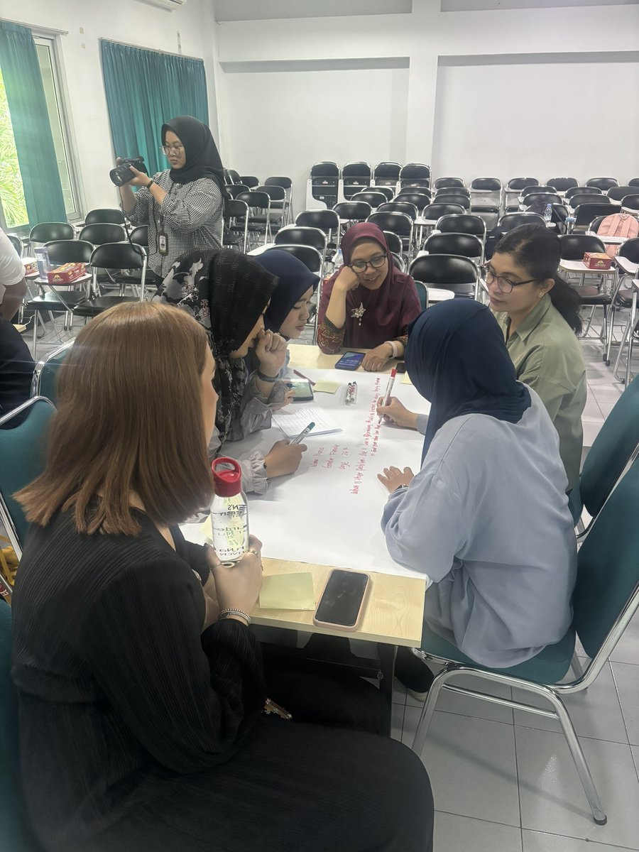 LCreightonRN's tweet image. One of the highlights of my academic career- #cultural adaptation of my #ASMOSUSresource with nursing, medical and public health students @UGMYogyakarta Indonesia 🇮🇩 an honour and a privilege to gain such a rich insight ❤️ ‘Kesehatan Jantung’
#heartheart #digitaleducation