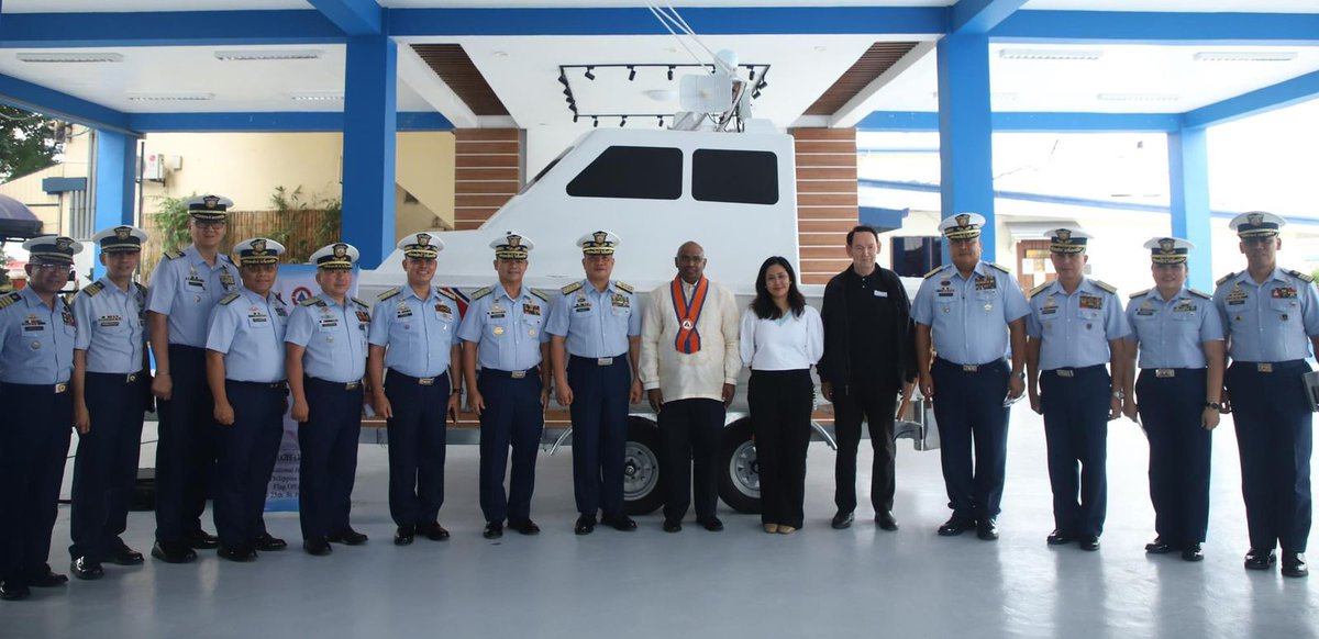 UNODC_BMB's tweet photo. @UNODC_MCP provided the Philippines Coast Guard (PCG) with an Unmanned Surface Vessel (USV) to enhance MDA data collection and MDA training. The official handover ceremony was held today at PCG HQ in Manila 🇵🇭
Read more👉https://t.co/nQKe4wMr2J https://t.co/s0ne43iysg