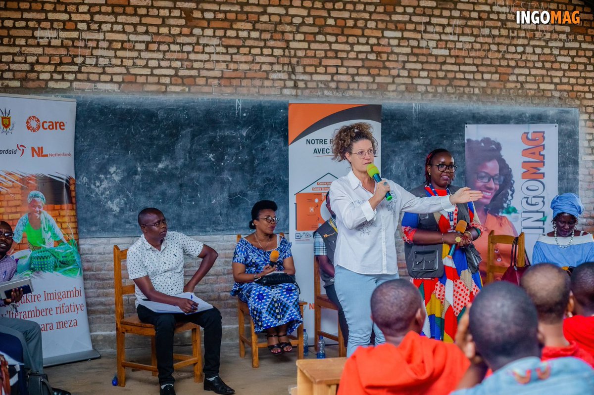 IngoMagazine's tweet photo. Renforcer le potentiel des jeunes filles en milieu rural : défis, opportunités et solutions
*************************************************
Le 18 octobre 2024, l’équipe #INGOMAG, en partenariat avec #CareBurundi et avec le soutien de l’ambassade des Pays-Bas au Burundi (@NLinBurundi), a organisé une rencontre marquante pour célébrer la Journée Internationale de la Jeune Fille.
Cet événement, qui s’est tenu au lycée Cibitoke, a réuni 200 élèves, dont 100 élèves du Lycée #Cibitoke et 100 élèves du Lycée communal de #Karurama, les Directeurs, les enseignants et encadreurs des deux établissements, les représentants de Care Burundi (@CAREBurundi), une délégation de l’ambassade du Royaume des Pays-Bas et les autorités provinciales. Cette initiative visait à sensibiliser les participants aux nombreux défis auxquels sont confrontées les jeunes filles en milieu rural.
Au cours de débats enrichissants, les intervenants ont cherché à identifier des solutions concrètes pour renforcer le potentiel des jeunes filles en milieu rural, tout en promouvant un engagement accru des partenaires en faveur de l’égalité des genres. Le thème de la journée, « Renforcer le potentiel des jeunes filles en milieu rural : défis, opportunités et solutions », a permis d’aborder diverses problématiques, allant de l’éducation à la santé reproductive.
M. Minani Dunia, Directeur du Lycée Cibitoke, a ouvert la séance en soulignant la faible représentation des filles dans son établissement. Bien que le lycée soit mixte, Il a souligné que le dortoir destiné aux filles n'était pas complet. Il a également mentionné les lacunes en manuels scolaires et en infrastructures, qui freinent l’apprentissage. Malgré ces obstacles, il a encouragé les jeunes filles à poursuivre leurs études avec détermination, rappelant que l’éducation est la clé de leur émancipation. Minani a conclu son discours en remerciant les organisateurs pour avoir choisi son établissement comme cadre de cet événement important.
#GirlsRights
#GirlsVision
#DayOfTheGirl
#EmpowerGirls
#VisitBurundi
#YouthImpulse
#TUBAKARORERO
#BeautifulDestinations