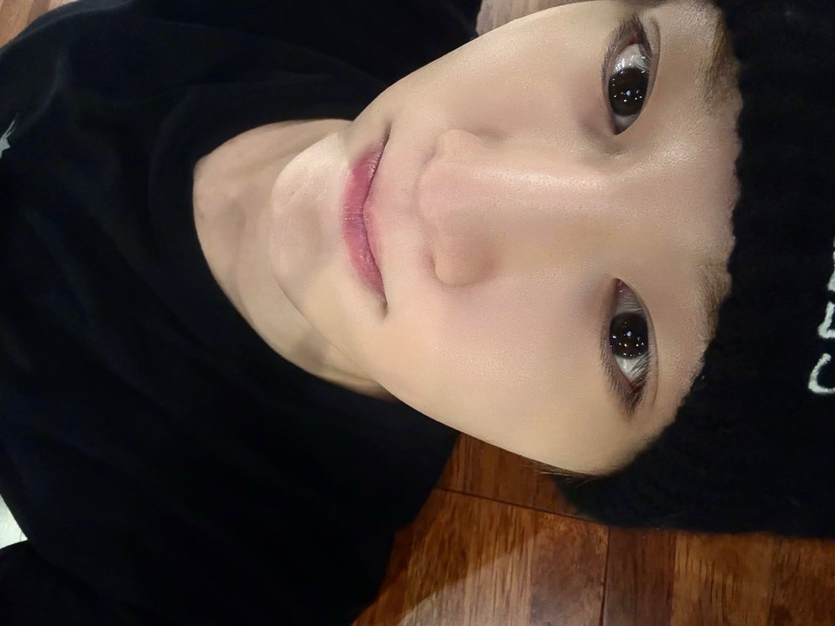 💬 241022

🐰 Hi
🐰 They said today is a day to say hi to someone you like ㅎㅎ
🐰 I'm practicing !! Have something delicious for dinner

*October 22 is say hi to your crush day

#현석 #HYUNSUK #CIX