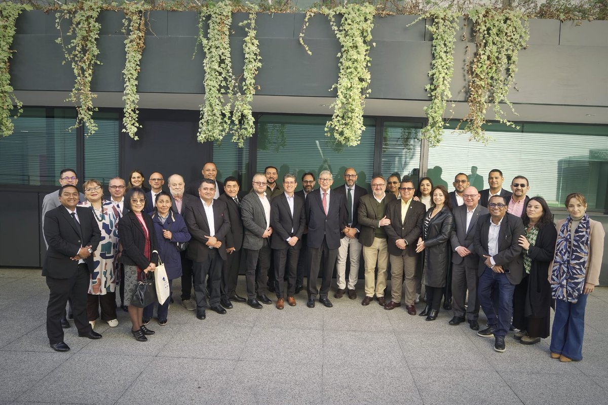 UNIRuniversidad's tweet image. 📍📸🌎 En el marco de las Jornadas @futuroenespanol, de @Vocento y @lariojacom, una quincena de #universidades iberoamericanas participan hoy en una jornada previa de sesiones y mesas redondas organizadas por la Universidad Internacional de la La Rioja (#UNIR), en la sede del…