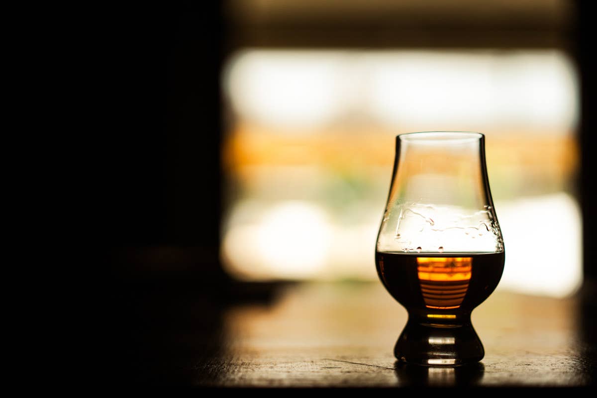 Su @italiaatavola : L’Italia sposa la tradizione scozzese e punta sulla produzione di Whisky premium: L’Italia guarda alla tradizione scozzese per la produzione di whisky. Poli Distillerie, con il nuovo whisky Conclave, combina innovazione e maestria… dlvr.it/TFbd1g