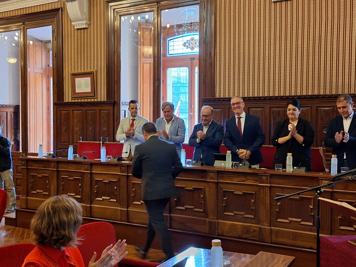 PPDipuJaen's tweet photo. 🔵 Damos la bienvenida a los nuevos diputados del @pp_jaen, Tomás Fuentes y Daniel Albusac, que han tomado hoy posesión de sus actas en el pleno de @dipujaen.

💪Estamos seguros de su talento y esfuerzo para seguir trabajando por #Jaén y mejorar la vida de los jiennenses. https://t.co/NlZcvqvKkY