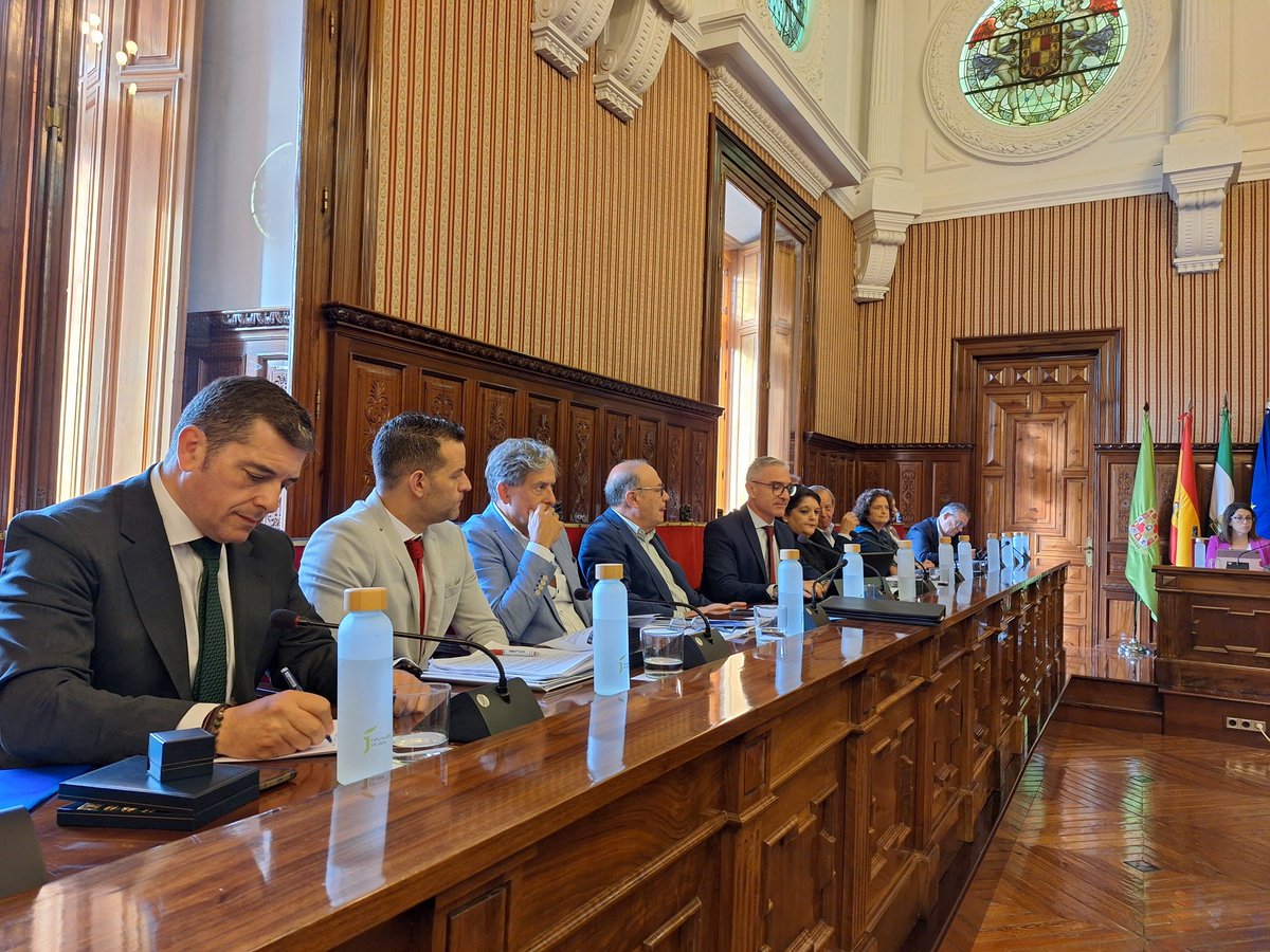 PPDipuJaen's tweet photo. 🔵 Damos la bienvenida a los nuevos diputados del @pp_jaen, Tomás Fuentes y Daniel Albusac, que han tomado hoy posesión de sus actas en el pleno de @dipujaen.

💪Estamos seguros de su talento y esfuerzo para seguir trabajando por #Jaén y mejorar la vida de los jiennenses. https://t.co/NlZcvqvKkY