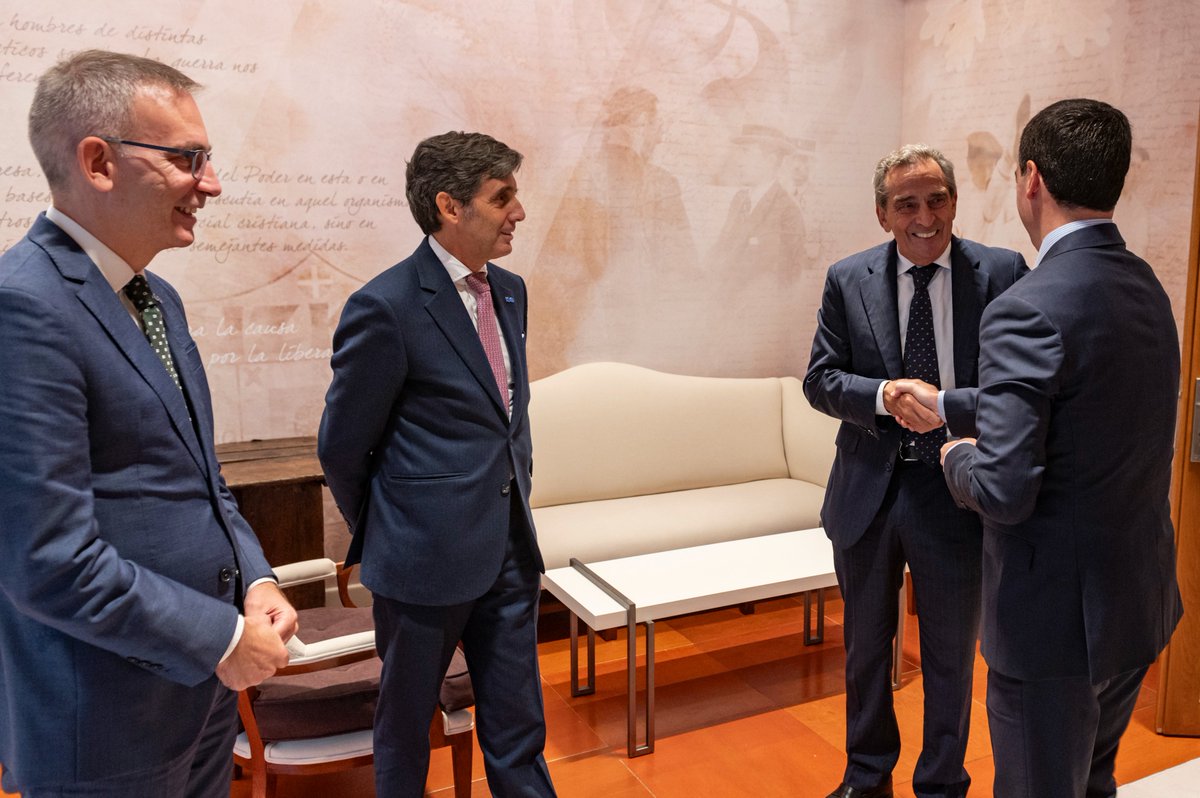 Telefonica's tweet photo. Nuestro presidente, @jmalvpal, junto al Lehendakari para dialogar sobre los objetivos digitales y tecnológicos necesarios para el futuro del País Vasco y valorar la contribución que Telefónica puede aportar para que sean una realidad. https://t.co/J32OEeCUiY