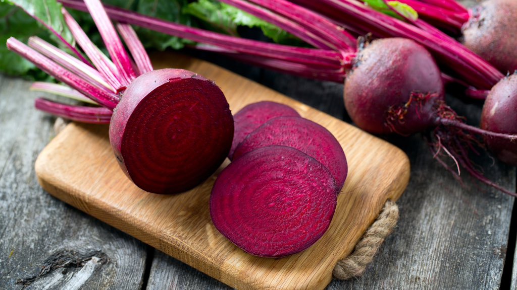 HerbalistChief's tweet photo. Beetroot treats 

🌿Cancer
🌿Arthritis 
🌿Anaemia 
🌿Diabetes 
🌿Dementia
🌿Constipation
🌿Hypertension
🌿Heart disease
🌿High cholesterol 

Add slices to your salad, extract juice by blending or prepare smoothie with it and drink a cupful once daily. 

Nature heals https://t.co/LCqSR6jBxb