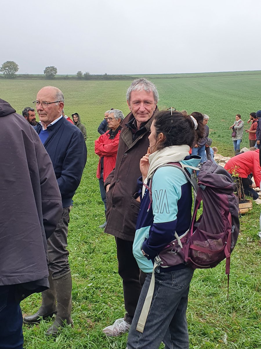 Prefet89's tweet image. 18/10 | Lancement du mois en faveur de la #haie à #Michery.
🗣️"Il est essentiel de préserver et de développer les haies pour lutter contre le changement climatique ! 🌏
Elles sont cruciales pour protéger la biodiversité et combattre l'érosion, que ce soit par le vent ou l'eau."💧