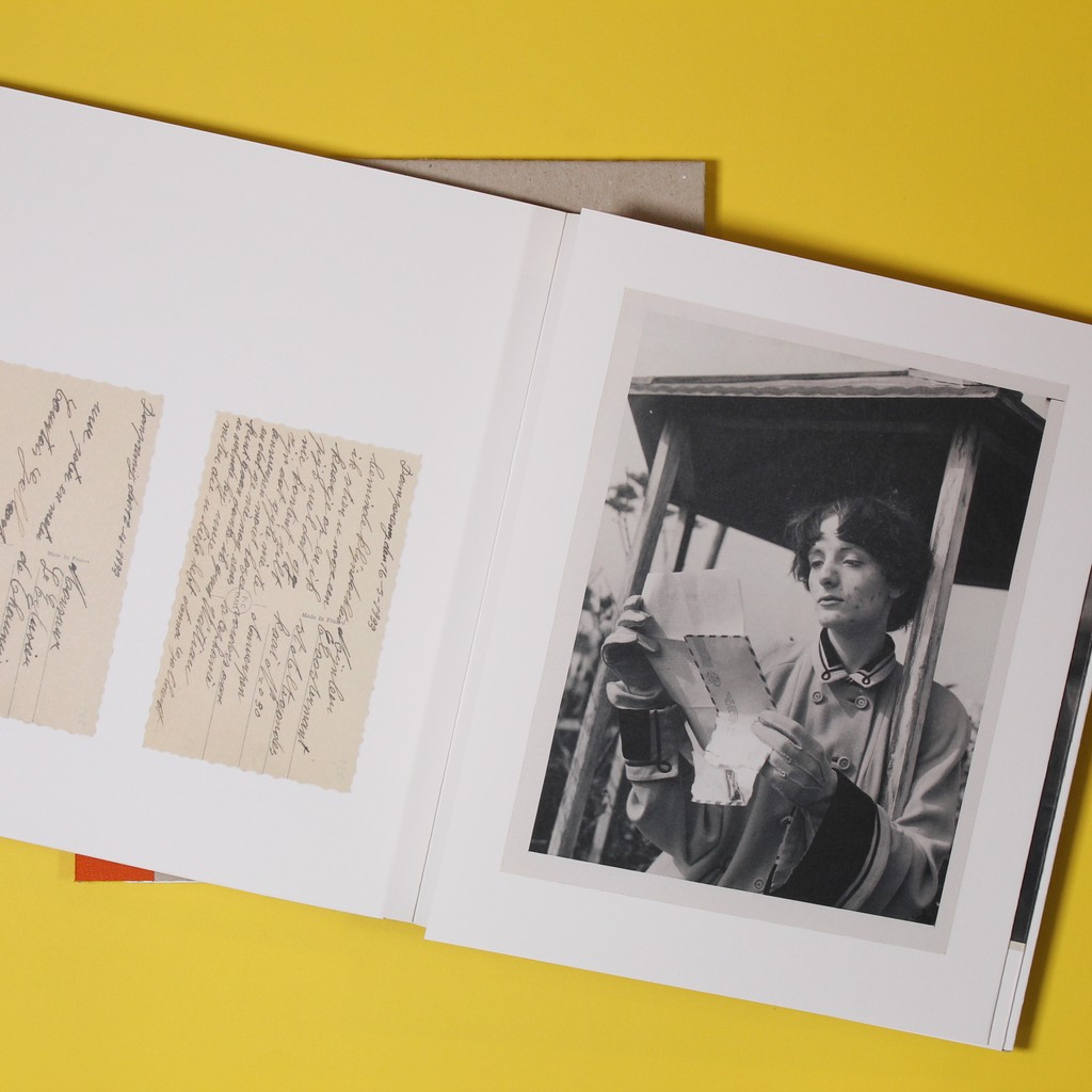 Lady Readers by Sara Knelman, designed by Daniel Alexander (2024)⁠

⁠
Edition of 450⁠
⁠
#ArtistBook #PhotoBook #LadyReaders #SaraKnelman #DanielAlexander #OttobyPress #PhotographyBook #BookDesign #WomenReaders ⁠