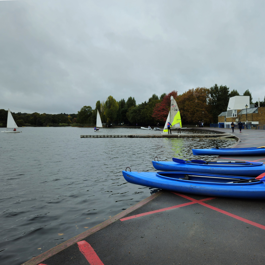 WeWalkandTalk's tweet photo. In #WimbledonPark, a real spot of luck as rain eased off by 10.30am when the #walkandtalk started, and the sun even put in an appearance at times too! Beautiful photos from volunteer Jan!
#TheWalkandTalkMovement#WeWalkandTalk #CommunityWalk #FreeWalk #Community #Wimbledon #Autumn https://t.co/1Z9ZSTimbr