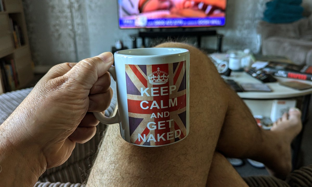 clothesfreeuk's tweet photo. Another day dawns and after days of gloom it's nice and bright 🔆 time for a coffee ☕ 😊 ❤️
#brightstart #sunshine #coffee #instant #freedom #naturallife #naturalhumanbeing #naturalhumans #clothesfreeliving #naturism #normalnudity #aunaturale #nonsexualnudity #nudeisnotrude https://t.co/mP1JopildV