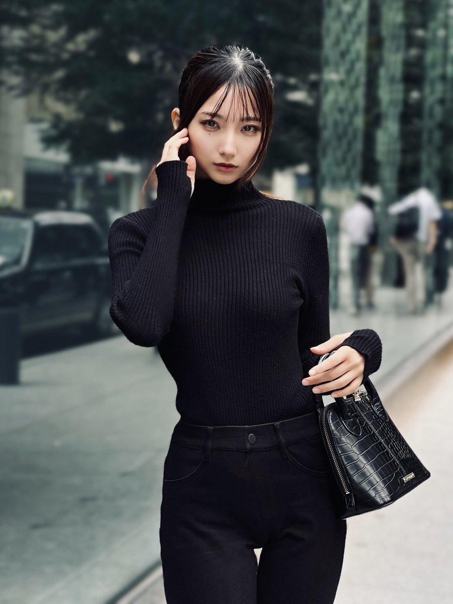 MiuuuuTEN's tweet photo. 私服警官 https://t.co/0vTfZZfsEv