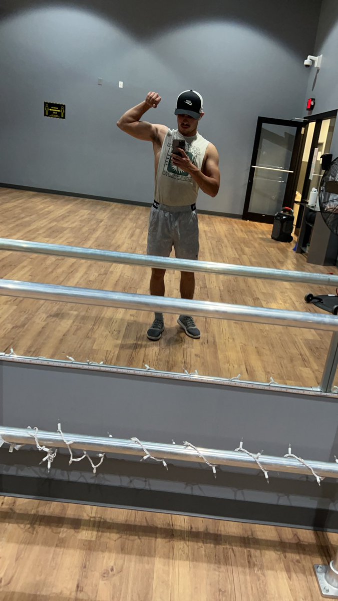 CYoung_2302's tweet photo. Not the biggest but the pump was insane last night https://t.co/gw7tCTuJXK