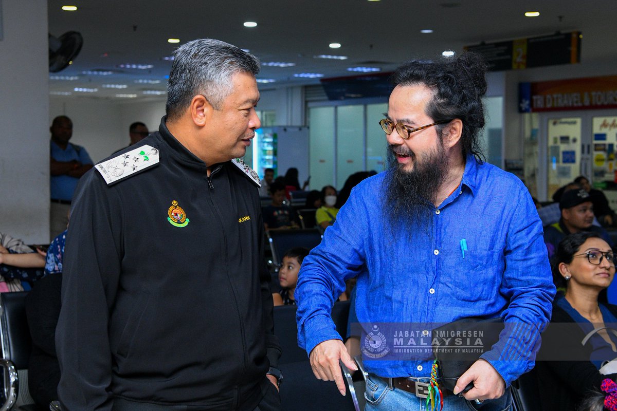imigresenmy's tweet photo. KUALA LUMPUR, 22 Oktober 2024 – YBhg. Dato' Zakaria bin Shaaban, Ketua Pengarah Imigresen telah mengadakan lawatan mengejut ke UTC Selangor dan Pejabat Pasport Cawangan Wangsa Maju hari ini.

https://t.co/kr97RNzdmM https://t.co/gdFPpnowIP