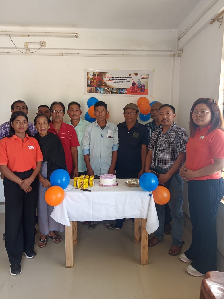 NagalandIocl's tweet photo. Celebrating the #59thIndaneDay with customers aged 75 and above at Wokha Gas Agency, marked by a special cake-cutting ceremony &amp; Safety clinic at Wokha,Nagaland
@IndianOilcl @IOCL_Assam @DirMktg_iocl https://t.co/Vl7sXCWttS
