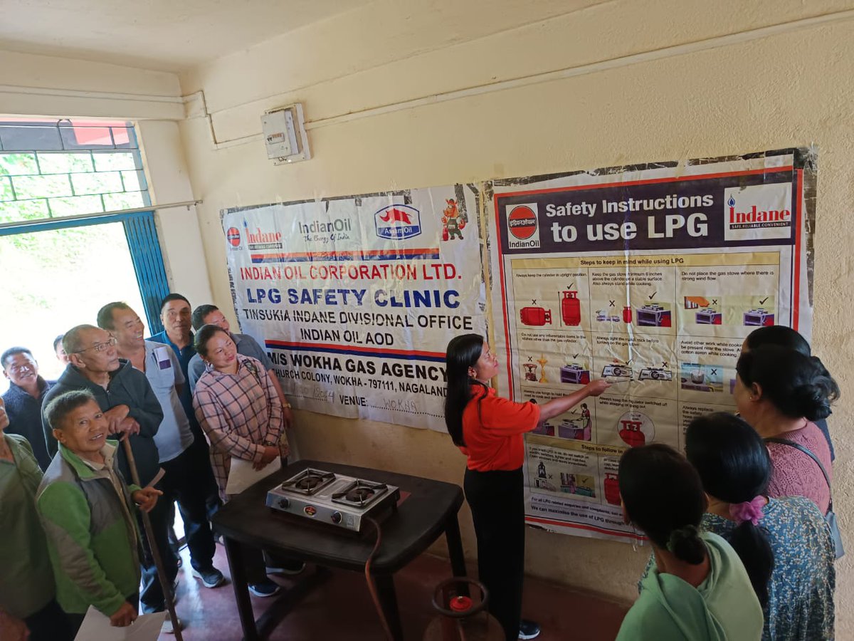 NagalandIocl's tweet photo. Celebrating the #59thIndaneDay with customers aged 75 and above at Wokha Gas Agency, marked by a special cake-cutting ceremony &amp; Safety clinic at Wokha,Nagaland
@IndianOilcl @IOCL_Assam @DirMktg_iocl https://t.co/Vl7sXCWttS