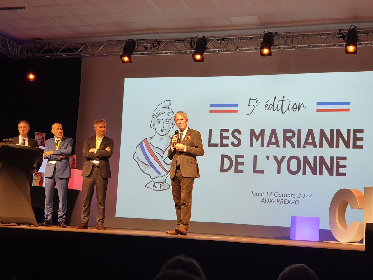 Prefet89's tweet image. @Prefet89 a participé à la remise des Mariannes de l'#Yonne, orchestrée par l'Association des maires de
France et des  présidents d'intercommunalité de l'Yonne.🏆Ces trophées célèbrent les #initiatives
innovantes des #communes et #intercommunalités.
Bravo à tous les lauréats !👏