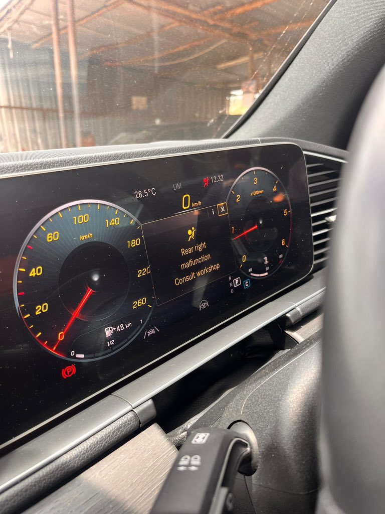 sparewo_ug's tweet photo. Your trusted partner for all things auto! Let Sparewo handle the hard stuff so you can focus on the fun of owning your new ride.
👉 Book your inspection, repairs, or full service now at https://t.co/RSZ0Gb700f.
#TheAutoHub #Sparewo #PrePurchasePerfection #CarCare https://t.co/jHs2MV30We