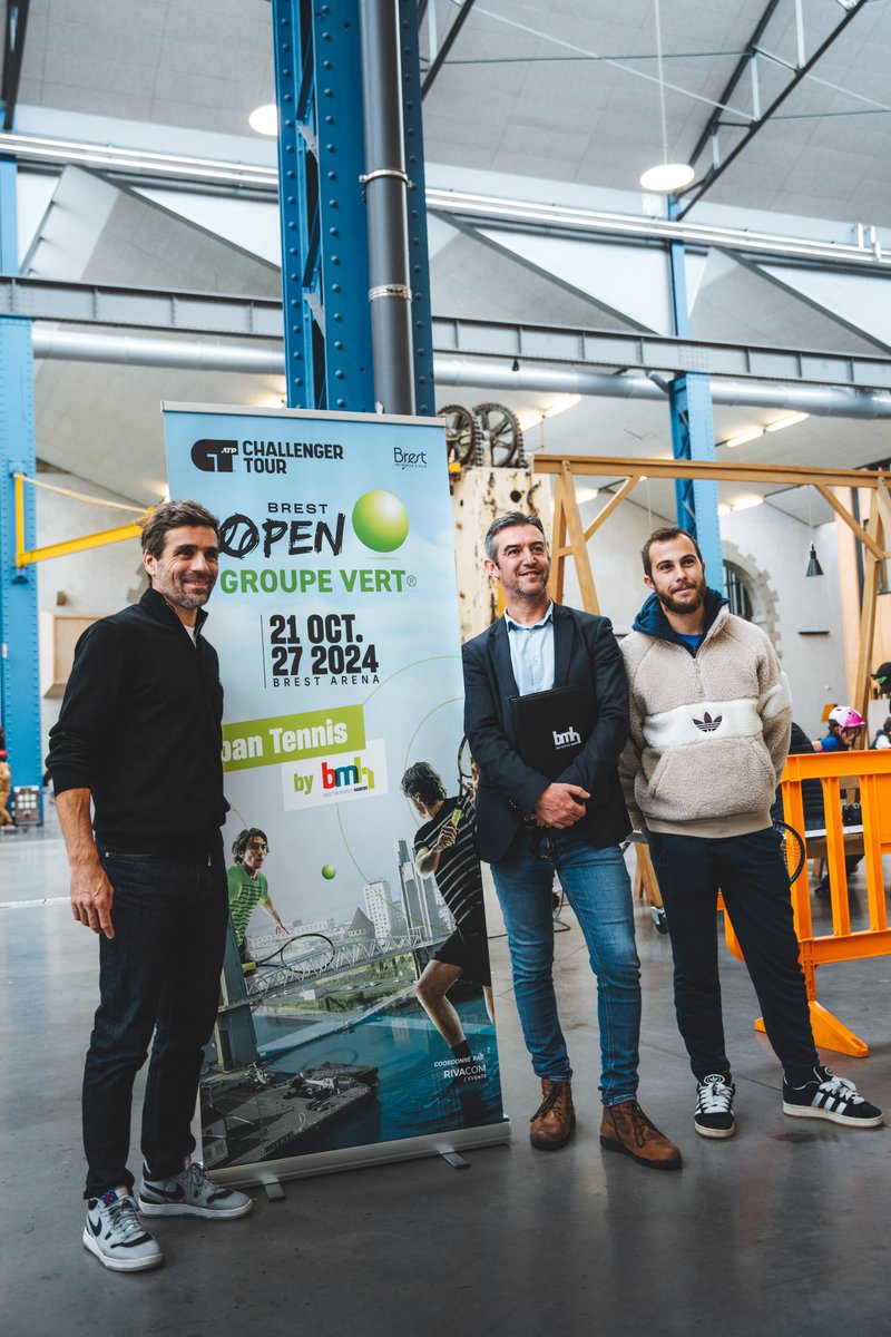 [Événement] Urban Tennis by Bmh 🎾 

130 enfants du Pays de Brest sont venus découvrir le tennis au coeur des Ateliers des Capucins et ont pu rencontrer <a href="/arnaudclement/">Arnaud Clement</a> et <a href="/HugoGastonFra/">Hugo Gaston 🇫🇷🇫🇷</a> 🤩 

Nous les invitons à revenir avec leurs parents samedi pour assister aux demi-finales 🏆