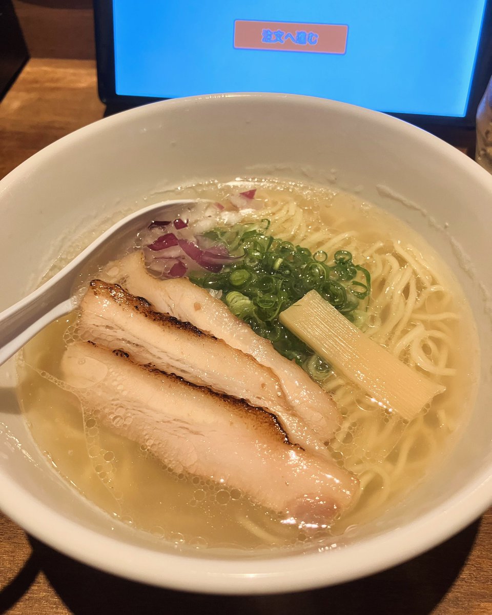 ramenchokomama's tweet photo. 先日、宇都宮を訪れた地元の友人と食べた思い出の一杯🍜 https://t.co/imW9vvQRig