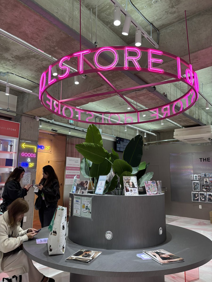 8LMHAVEN's tweet photo. ๐ค๐#idolstore #hongdaediscography #hongdaekpop #kpopgoods https://t.co/JW6JYPidZM