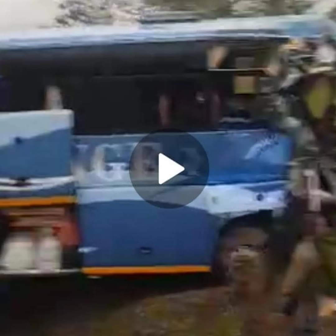 BusesDaily's tweet photo. #BREAKING_NEWS
Ajali MBAYA Imetokea Maeneo Ya #Usagara ikihushisha Mabasi Mawili Ya #Asante_Rabi iliyokuwa inatoka Mwanza kwenda Arusha Na #Nyehunge_Express inatoka Moshi(Jana usiku) kwenda Mwanza
Taarifa Zaidi..... https://t.co/x2nS9KQAIN