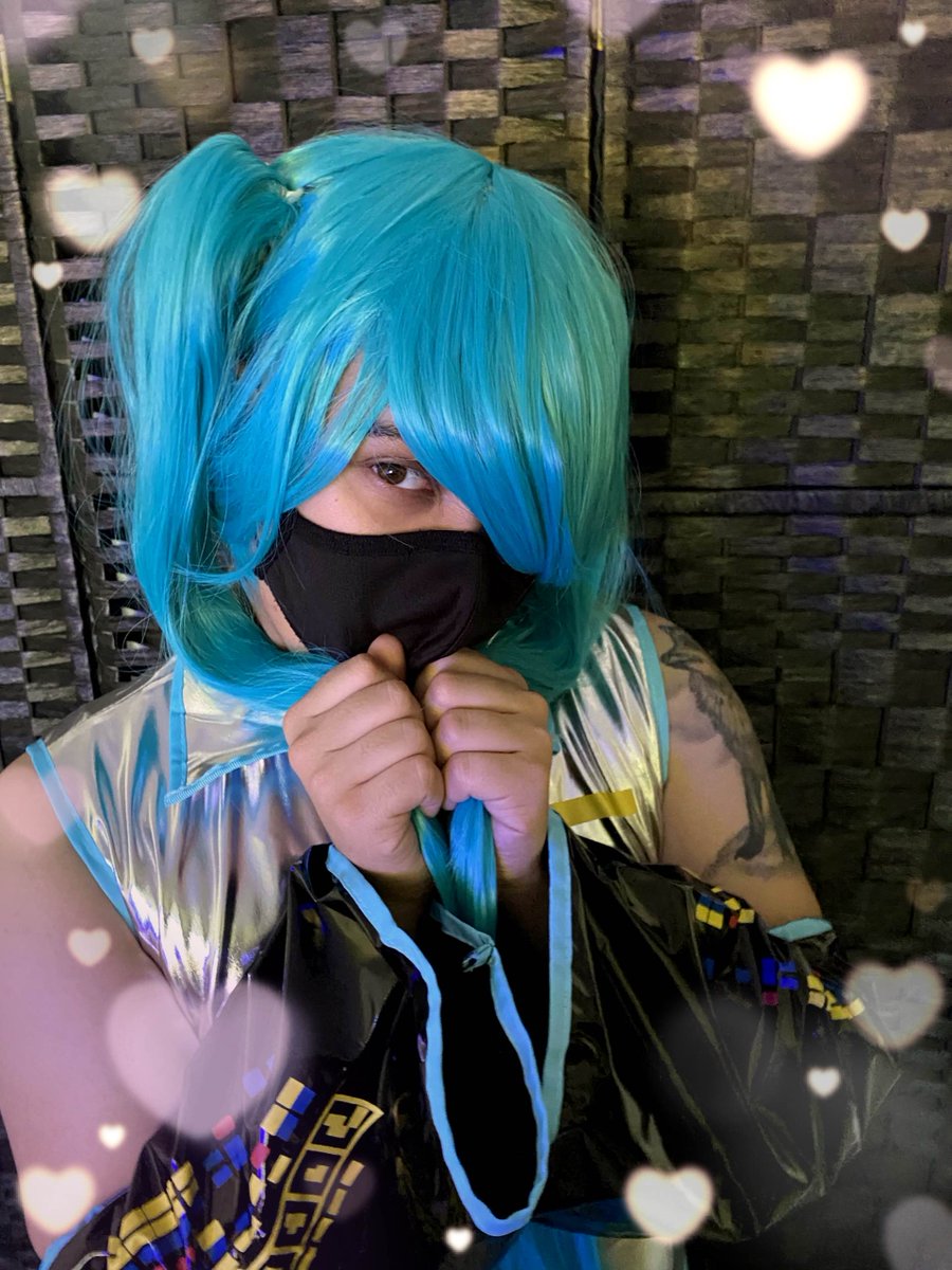 Last month's Sub goal was reached so as promised here are the Miku cosplay photos ~ Big thanks to <a href="/Atobe_draws/">Purrincess_Atobe ❤️ comms open</a> who helped me take the photos and who also had a lot of fun with the edits 💙🐯
#Vtuber #ENVtuber