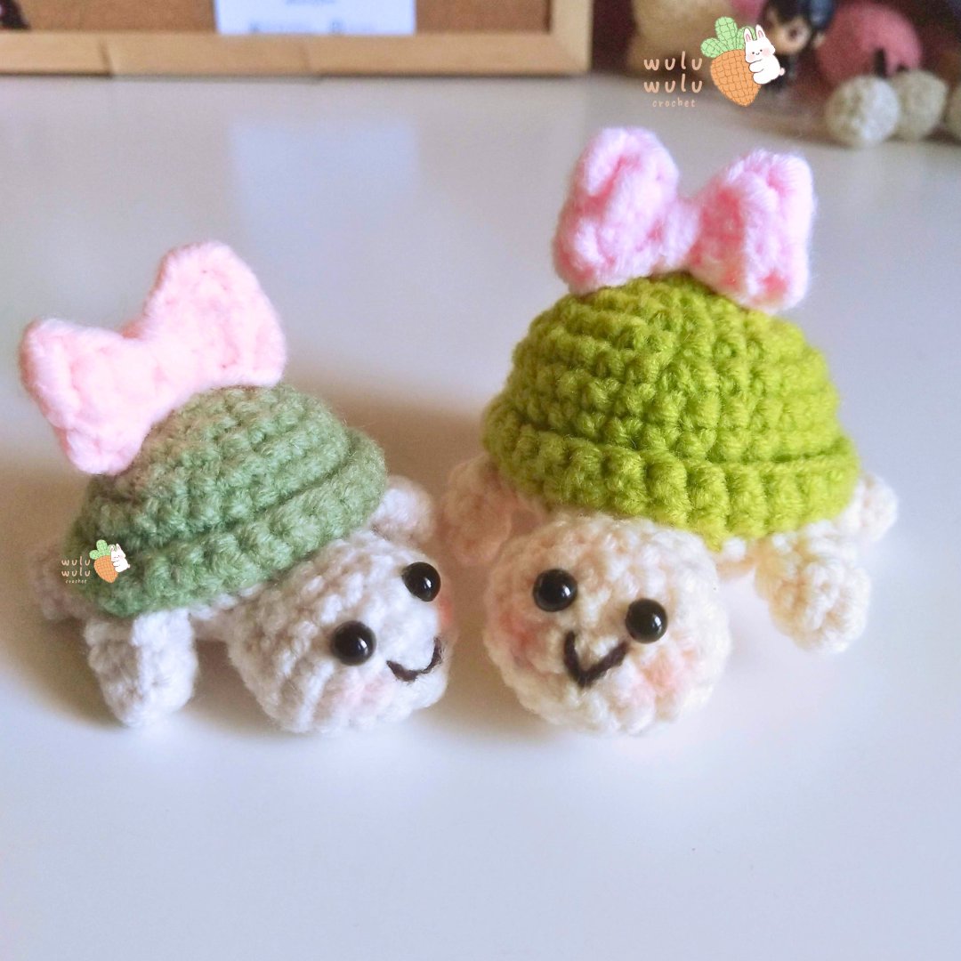 wuluwulucrochet's tweet photo. Shirosaki's goofiness meets crochet magic! 🐢 Meet the Kame crochet - a goofy companion inspired by his antics!

Pattern: Xuxu Crochet (YT)
#mynewbossisgoofy #turtlecrochet #kamecrochet #turtleamigurumi #shirosakiyuusei #turtlekeychain #crochet #amigurumi #wuluwulucrochet https://t.co/EzpgU4V2Sq