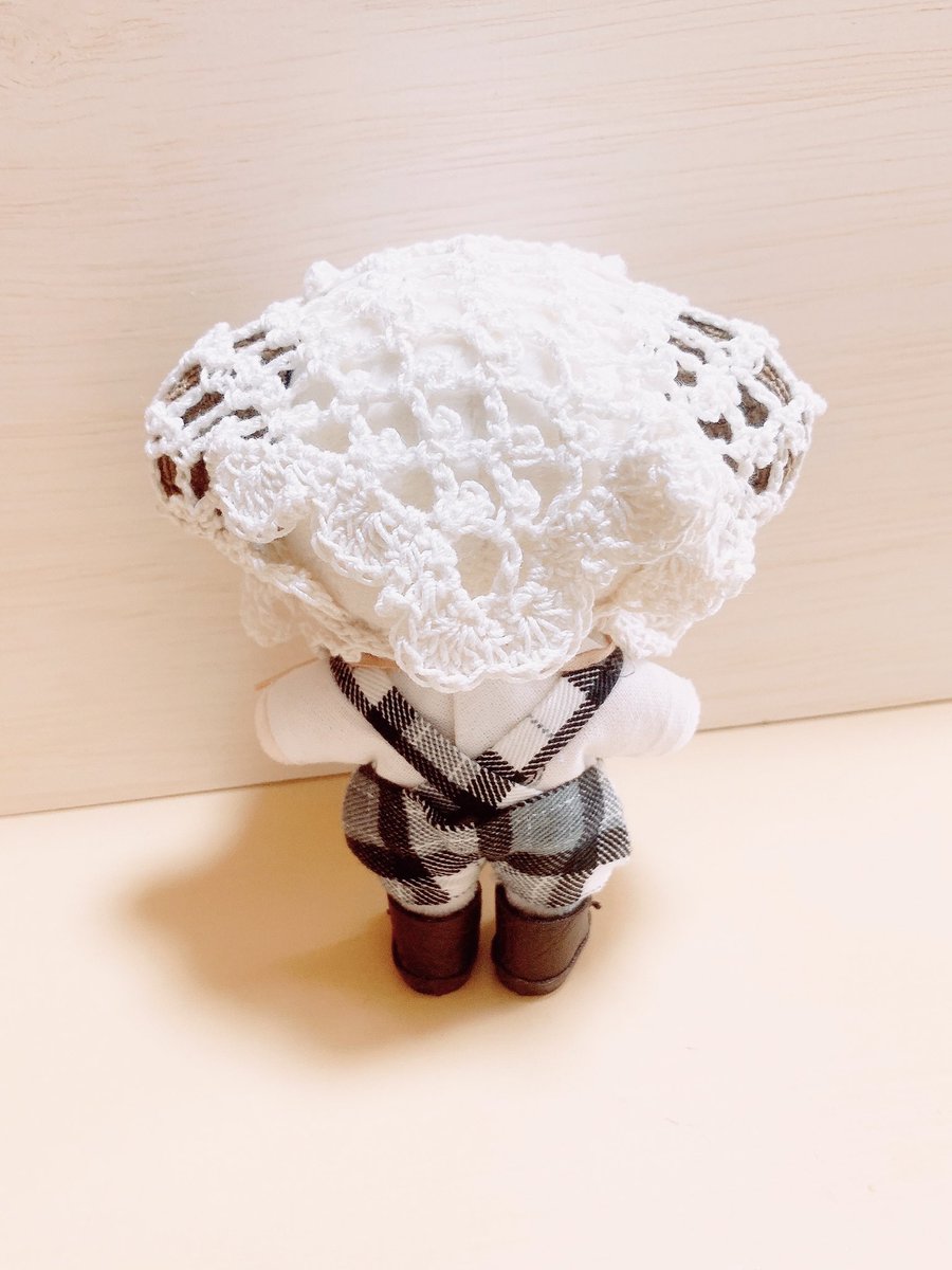 「ぬい用のバブーシュカ買ったのでひつじくんに着けてみたんですけどめちゃめちゃ可愛い」|つばるのイラスト