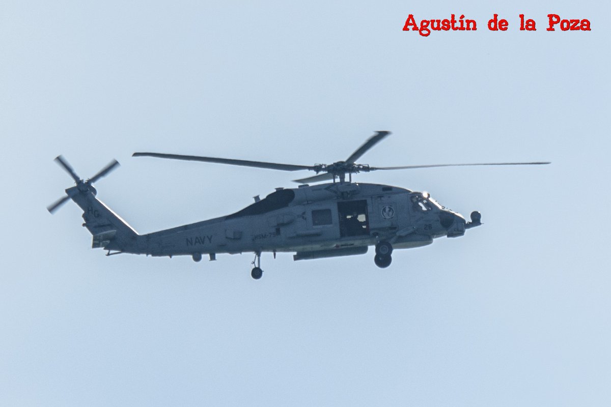 AgustinLowpozi's tweet photo. Helicóptero MH-60R Seahawk del Escuadrón HSM-79 Griffins realizando ejercicios en la Bahía de Cádiz, apoyando a destructores en misiones de la Sexta Flota desde la Base Naval de Rota. #MH60RSeahawk #HSM79 #Griffins #FDNFE #BaseNavalRota #SextaFlota #MH60RSeahawk #Griffins https://t.co/tADkq04imm