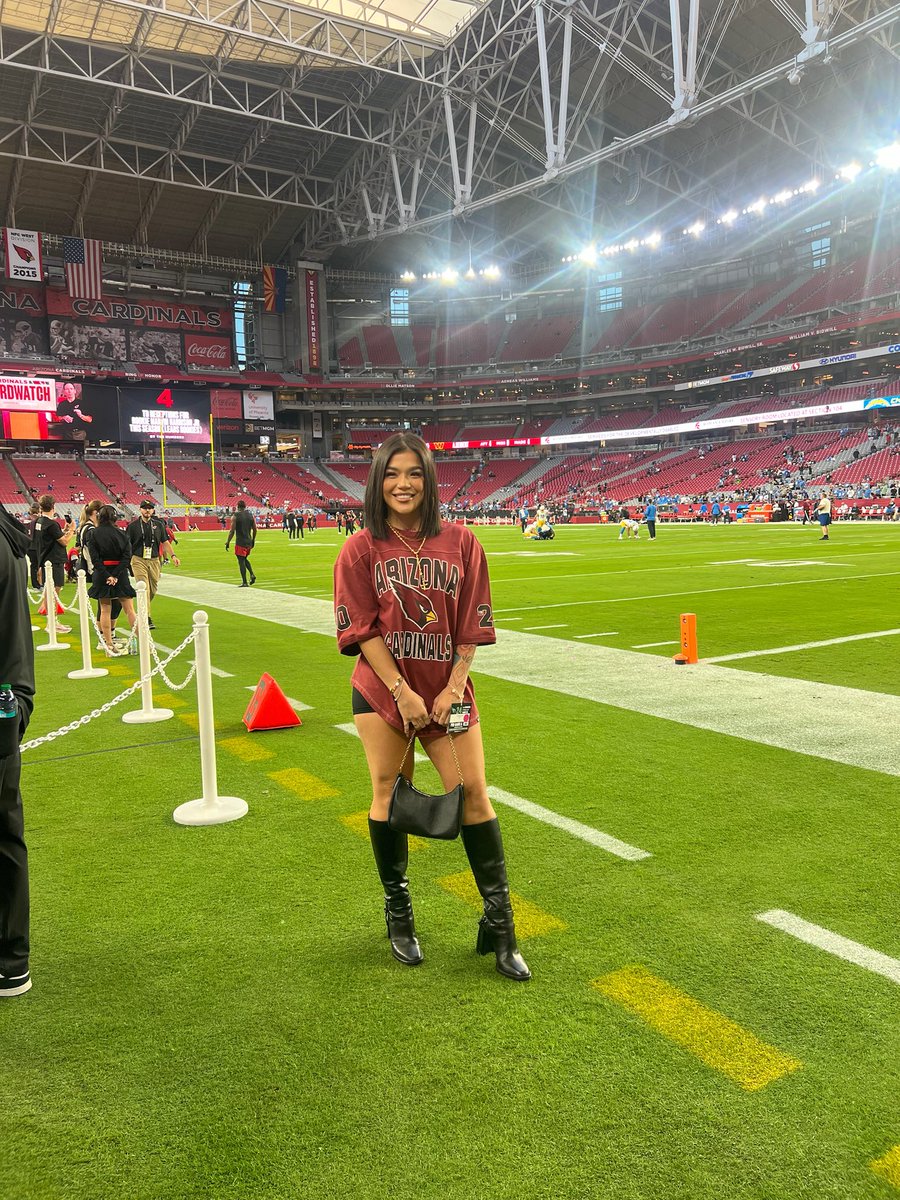 TracyCortezmma's tweet photo. MNF 🏜️♥️🏈 #AZ #PHX https://t.co/vVxtzggxZL