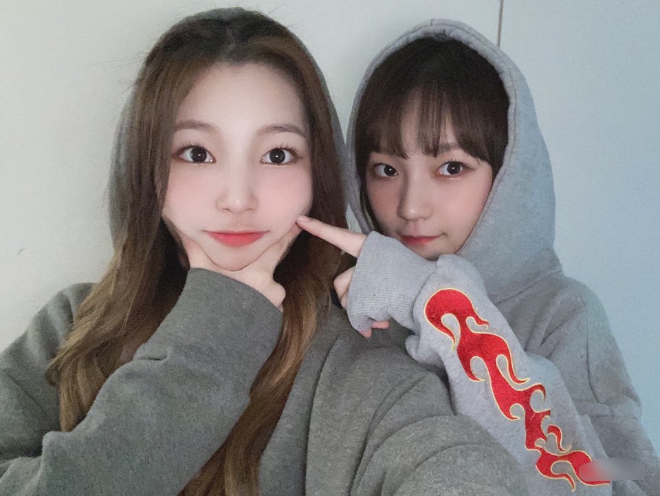 _timeto_yeonhee's tweet photo. 201022 RocketPunch members (1/2)

#로켓펀치 #RocketPunch #연희 #Yeonhee @RocketPunch @RCPC_members https://t.co/3jMDCu2Xcc