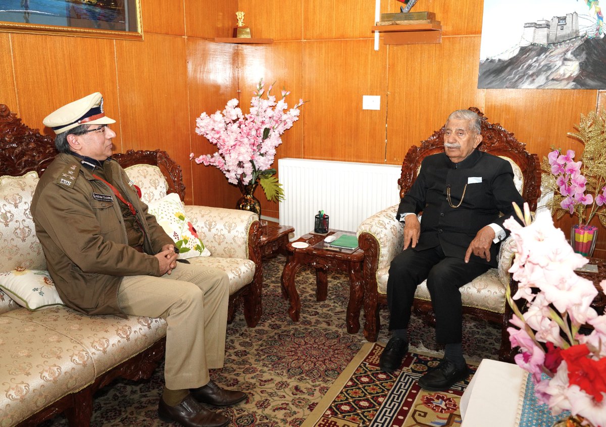 lg_ladakh's tweet image. Gaurav Sharma, #IPS, of #AGMUT 2009 batch, who was recently transferred to UT #Ladakh, paid a courtesy call on the Hon’ble Lt Governor Brig (Dr) BD Mishra (Retd).