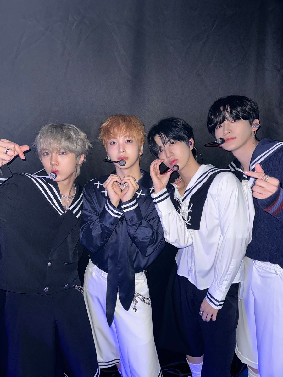 CRAVITY_twt's tweet photo. I will dive into LUVITY🩵🐳💙
#형준 #정모 #원진 #성민 #크래비티 https://t.co/aFgosLDk1t