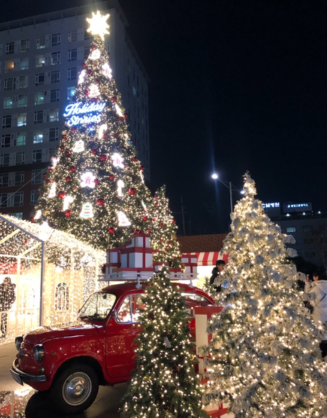 mouda_korea's tweet photo. ˗ˏˋ🇰🇷ソウルおすすめクリスマスイベント🎄ˎˊ˗

🎄新世界百貨店 本店(11/1～)
📍중구 충무로1가 52-5

🎄光化門クリスマスマーケット(12/13～1/5)
📍종로구 효자로 12 국립고궁박물관지도

🎄ザ・ヒュンダイ・ソウル(11/1～)
📍영등포구 여의대로 108 

🎄タイムズスクエア(12/1～31)
📍영등포구 영중로 15

#韓国旅行 #渡韓 #韓国カフェ